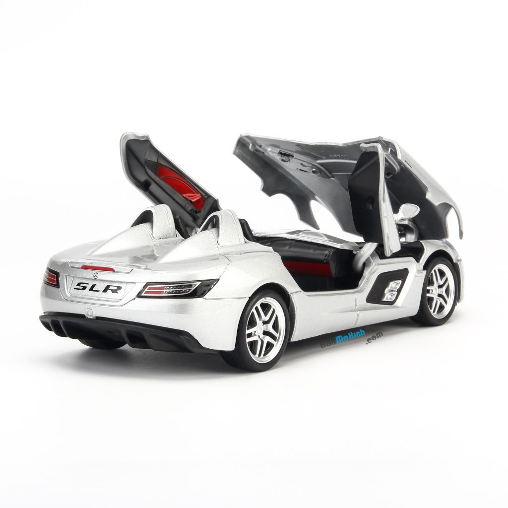 Mô hình xe Mercedes Benz SLR Stirling Moss Silver 1:24 UNI