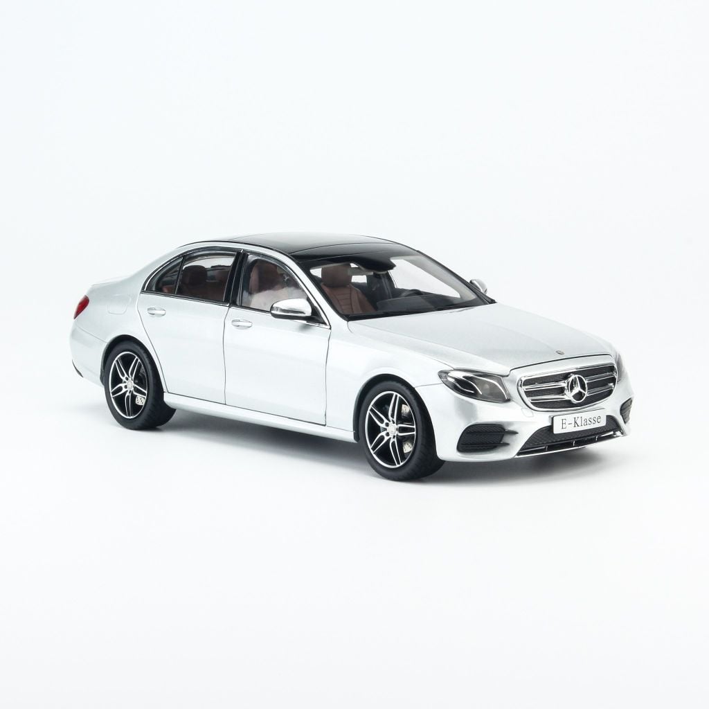 Mô hình xe Mercedes-Benz E300 AMG Silver 1:18 Iscale
