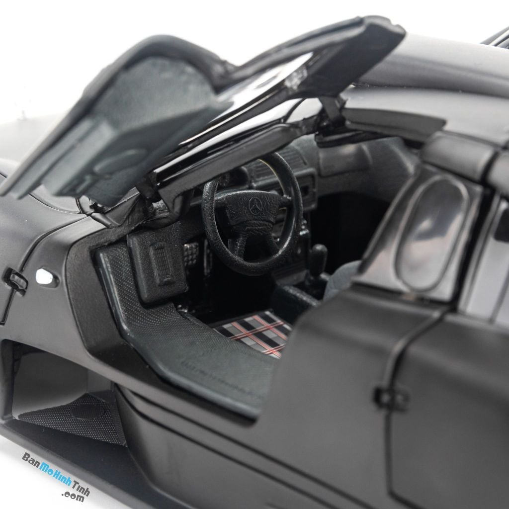 Mô hình xe đua Mercedes-Benz CLK-GTR Street Version 1:18 Maisto Matte Black (5)