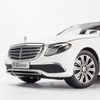 Mô hình xe Mercedes-Benz E300 T-Modell White 1:18 Iscale-5