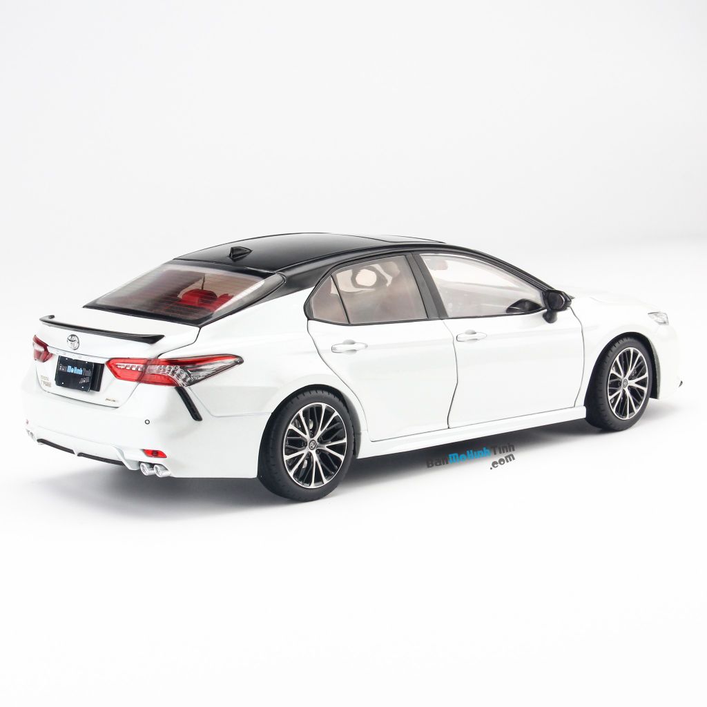 Mô hình xe Toyota Camry 2018 Sport White 1:18 Paudi (8)