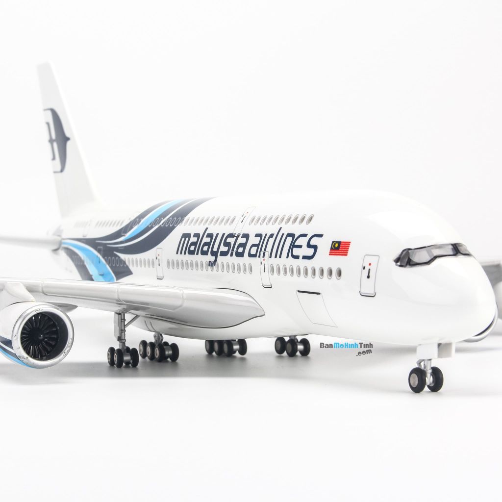 Mô hình máy bay Malaysia Airlines Airbus A380 47cm lắp ráp có đèn Everfly