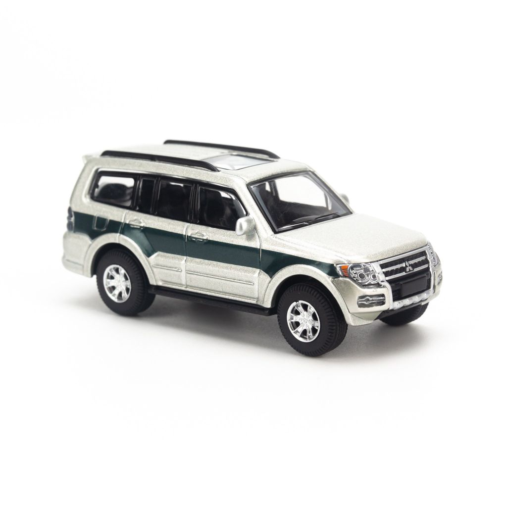 Mô hình xe Mitsubishi Pajero Gen 4 1:64 Xcartoys