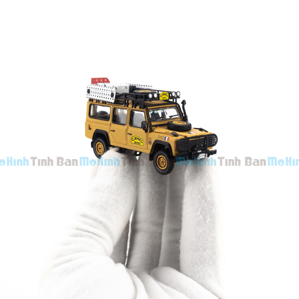 Mô hình xe Land Rover Defender 110 1989 Camel Trophy Amazon 1:64 MiniGT