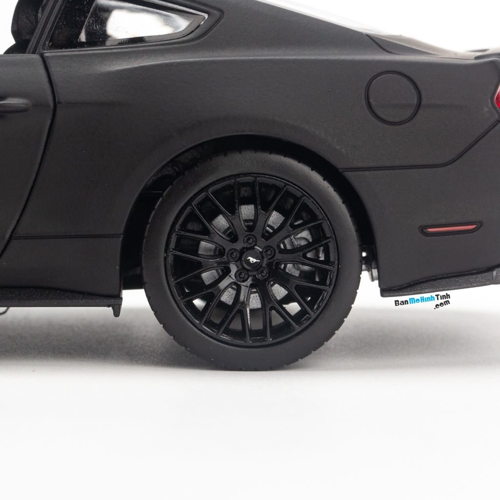 Mô hình xe Ford Mustang GT 2015 1:24 Welly Matte Black (7)