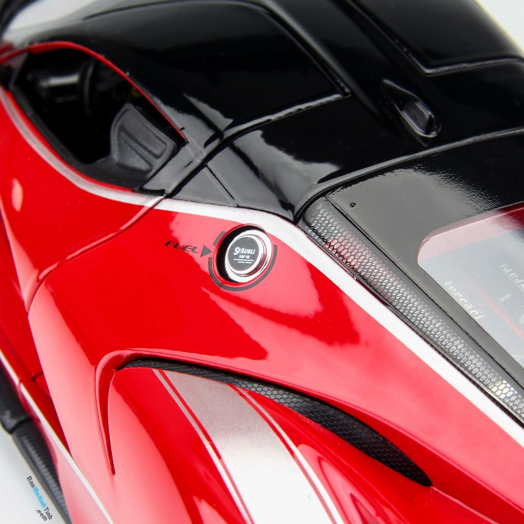 Mô hình xe Ferrari FXX K No.10 Red 118 Bburago (13)