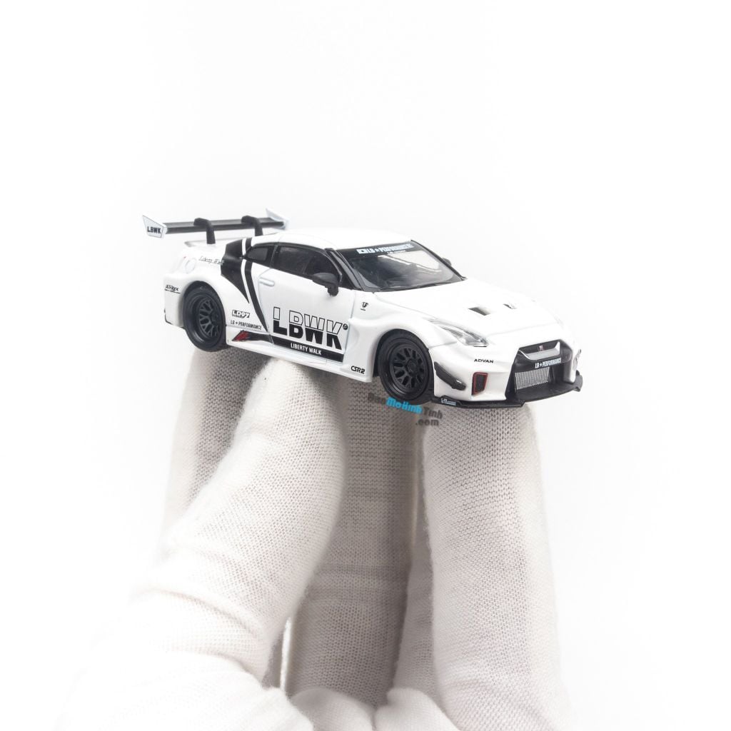 Mô hình xe Nissan GT-R R35 Liberty Walk LB Works 1:64 MiniGT