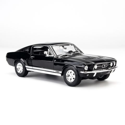 Mô hình xe Ford Mustang GTA Fastback 1967- 1:18 Maisto - 31166