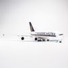 Mô hình máy bay Singapore Airlines 47cm lắp ráp có đèn Everfly