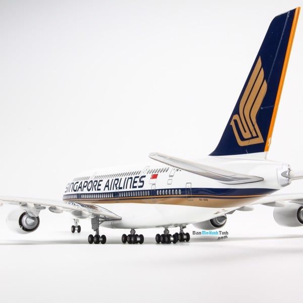 Mô hình máy bay Singapore Airlines 47cm lắp ráp có đèn Everfly