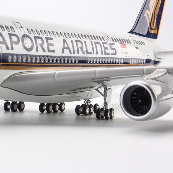 Mô hình máy bay Singapore Airlines 47cm lắp ráp có đèn Everfly