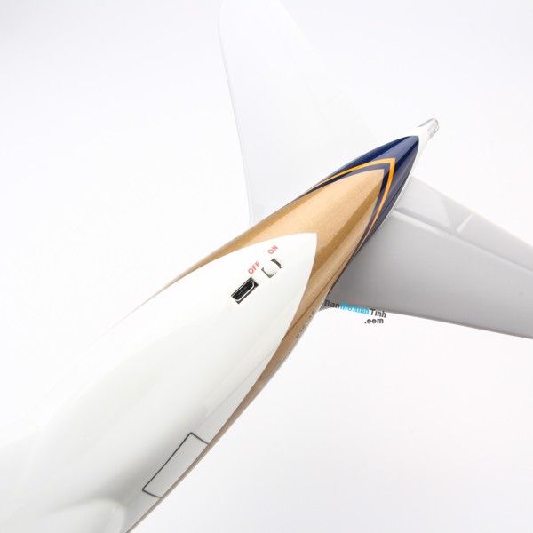 Mô hình máy bay Singapore Airlines 47cm lắp ráp có đèn Everfly