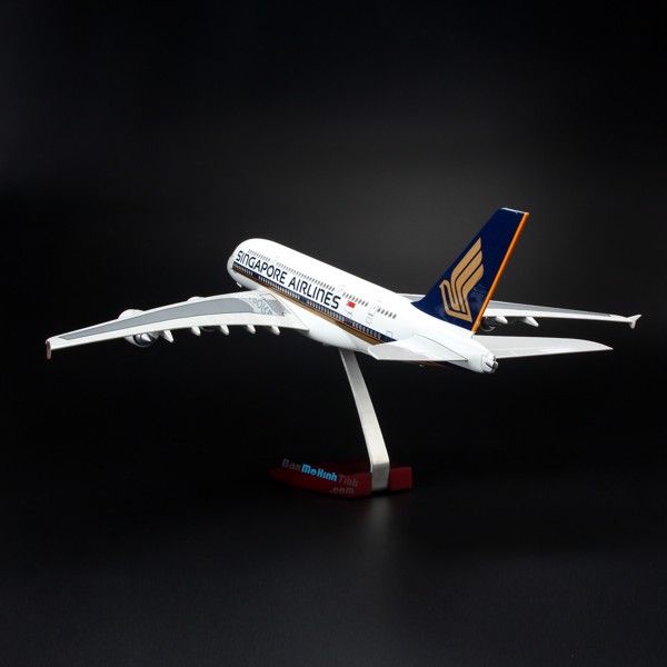 Mô hình máy bay Singapore Airlines 47cm lắp ráp có đèn Everfly