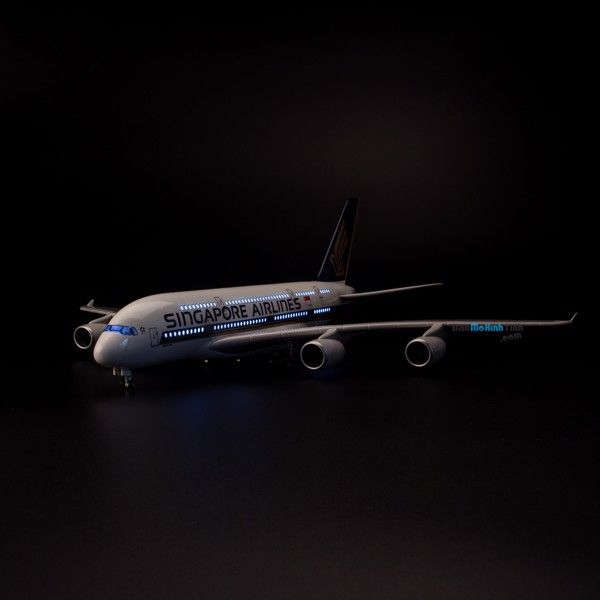 Mô hình máy bay Singapore Airlines 47cm lắp ráp có đèn Everfly
