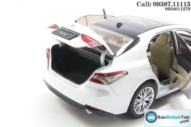 Mo-hinh-xe-Toyota-Camry-2018-2019-White-1-18-Paudi