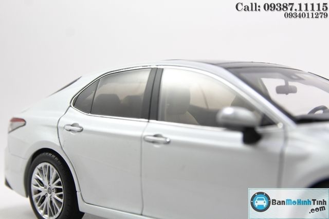 Mo-hinh-xe-Toyota-Camry-2018-2019-White-1-18-Paudi