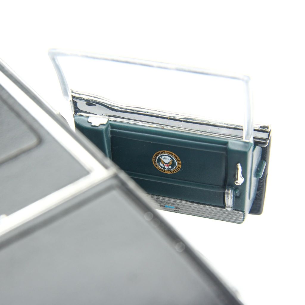 Mô hình xe 1961 Lincoln '' Quick Fix'' Black 1:24 Yat Ming - 24078 (12)