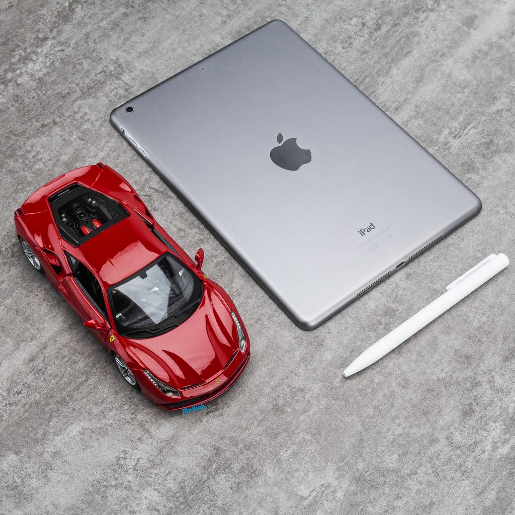 Mô hình xe Ferrari 488 GTB 1:24 Bburago