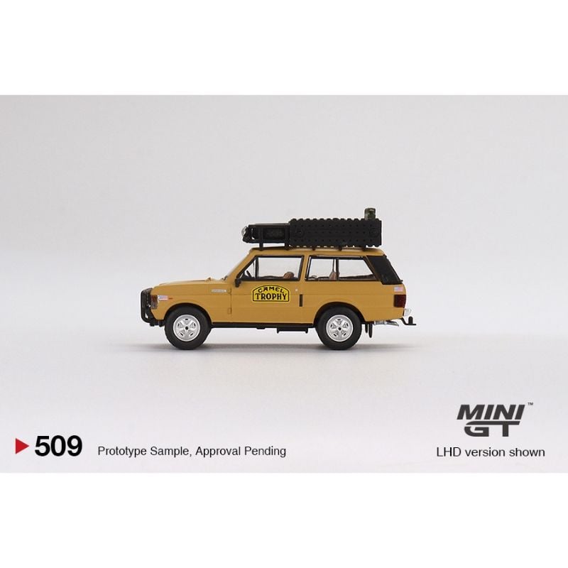 Mô hình xe Land Rover Defender 110 1989 Camel Trophy Amazon 1:64 MiniGT