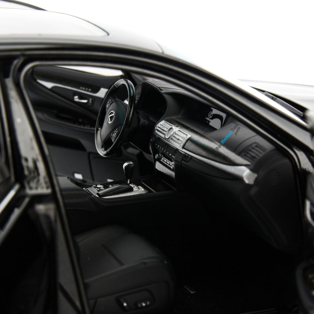Mô hình xe Lexus LS600hL Black 1:18 AUTOart (34)