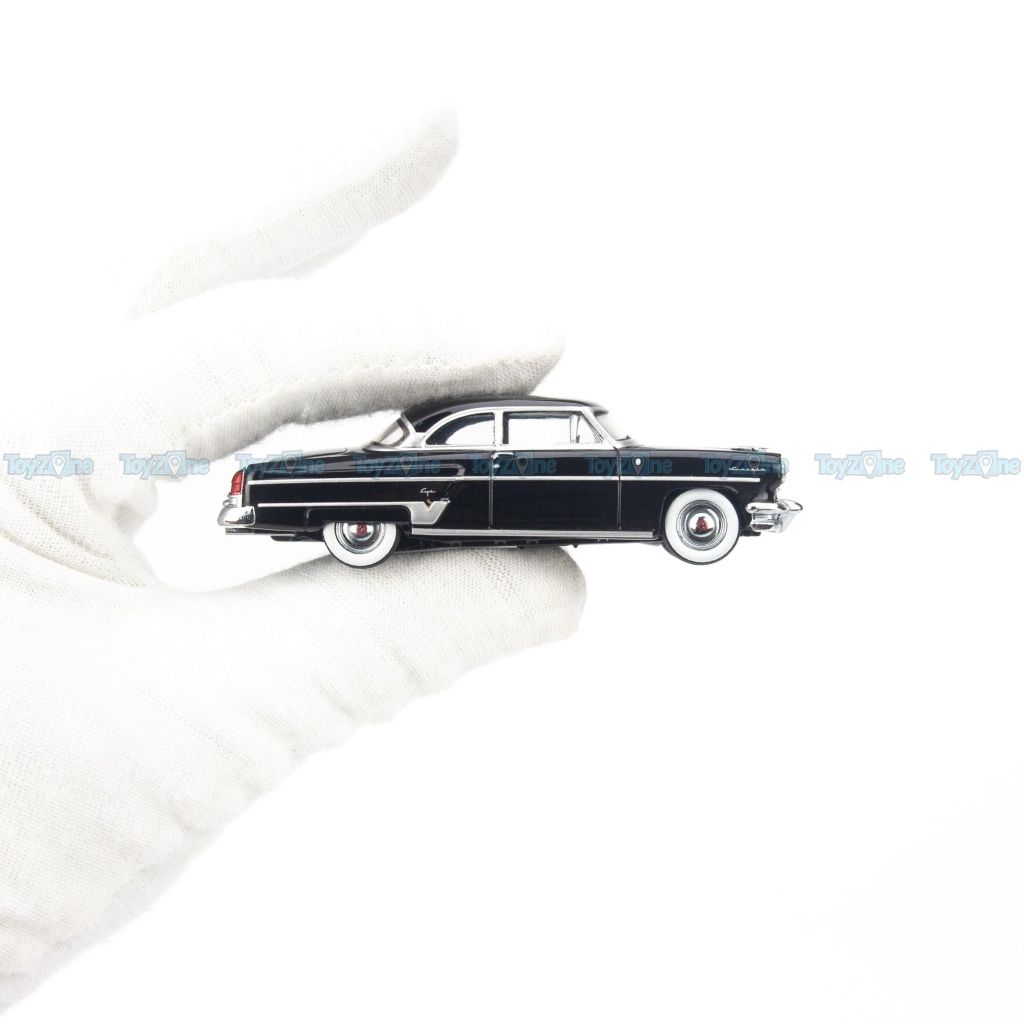 Mô hình xe Lincoln Capri 1:64 MiniGT