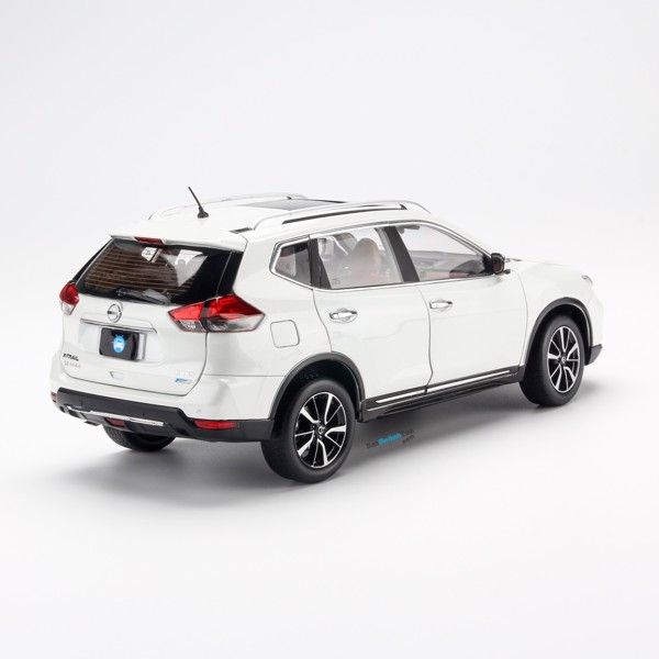 Mô hình xe Nissan X-Trail 1:18 Paudi