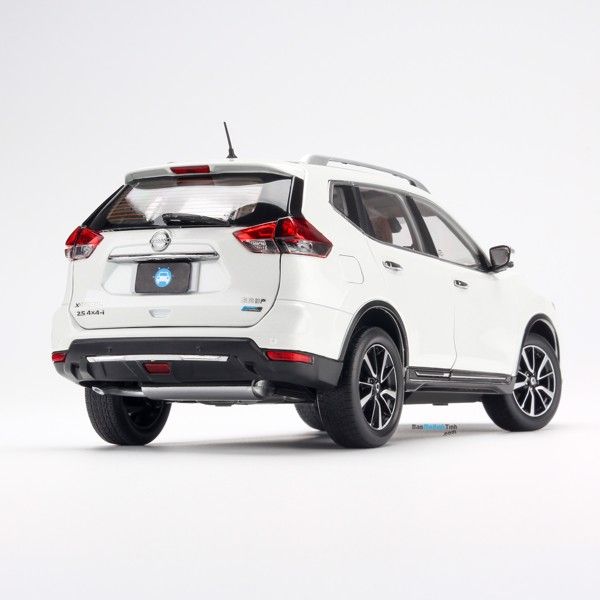 Mô hình xe Nissan X-Trail 1:18 Paudi