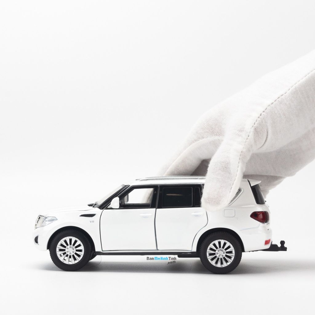 Mô hình xe suv Nissan Patrol 1:32 JKM White (5)