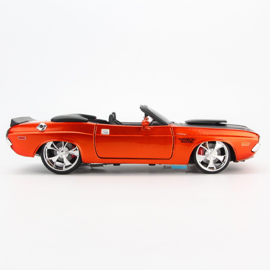 Mô hình xe cổ Dodge Challenger R/T Convertible 1970 1:24 Maisto Orange (4)