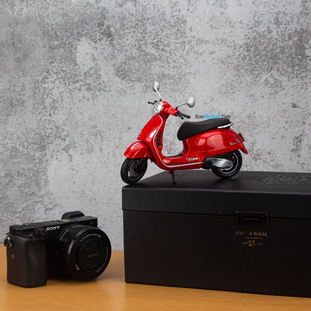 Mô hình xe Vespa GTS Super 2020 1:12 Welly