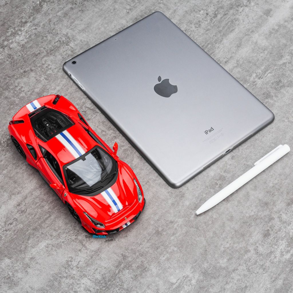 Mô hình xe Ferrari 488 GTB 1:24 Bburago