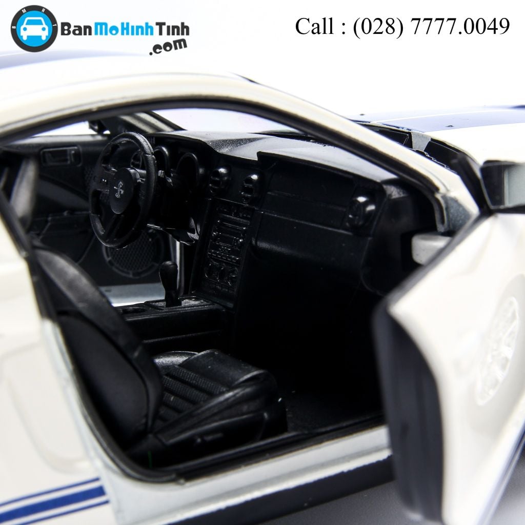 Mô hình xe Shelby Cobra GT500 2007 White 1:24 Welly - 22473