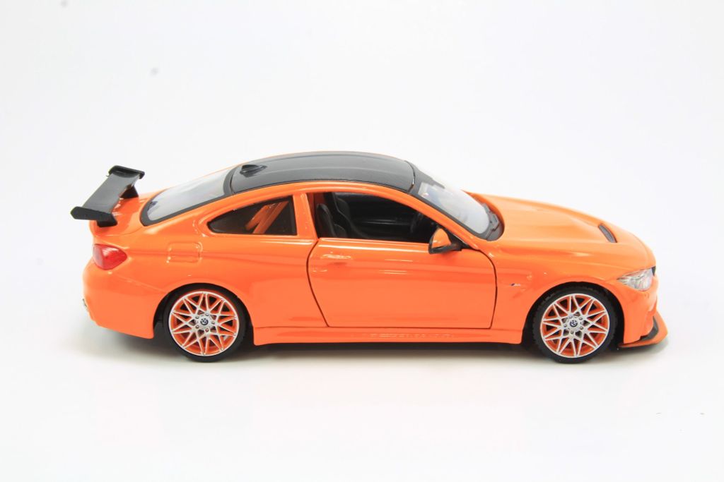 Mô hình xe BMW M4 GTS 1:24 Maisto