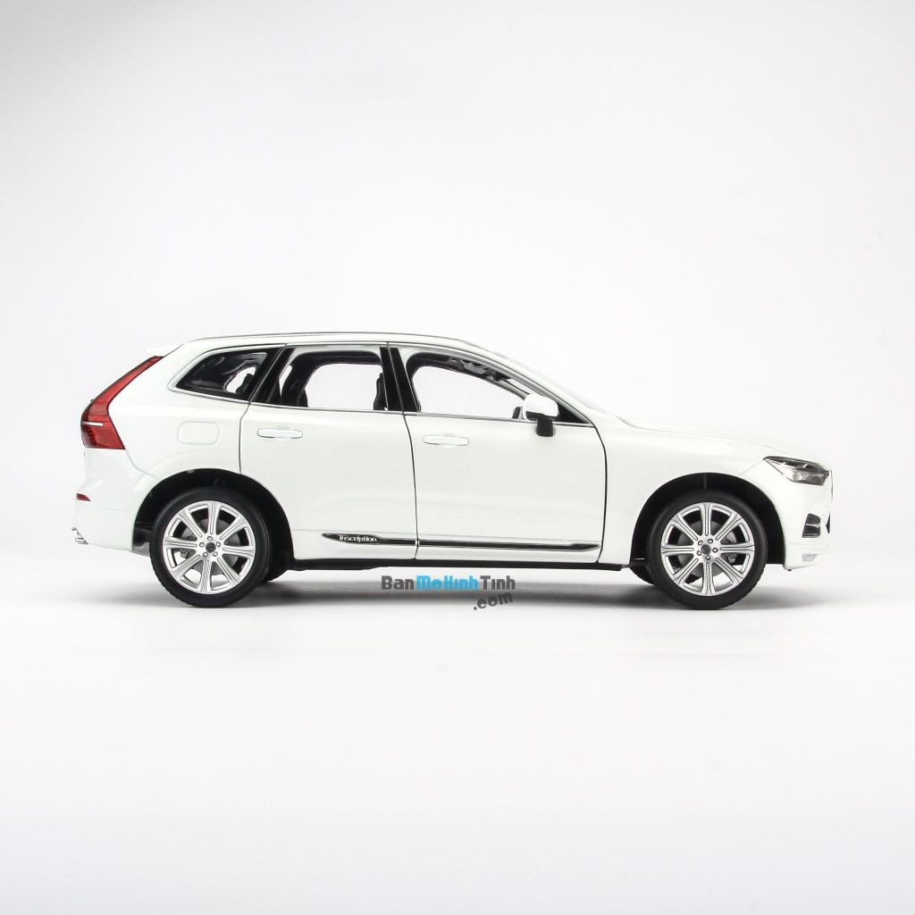Mô hình xe Volvo XC60 1:18 Dealer White (1)