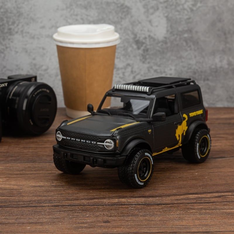 Mô hình xe Ford Bronco Badlands 2021 Off Road 1:24 Maisto 32541 - Matte Black