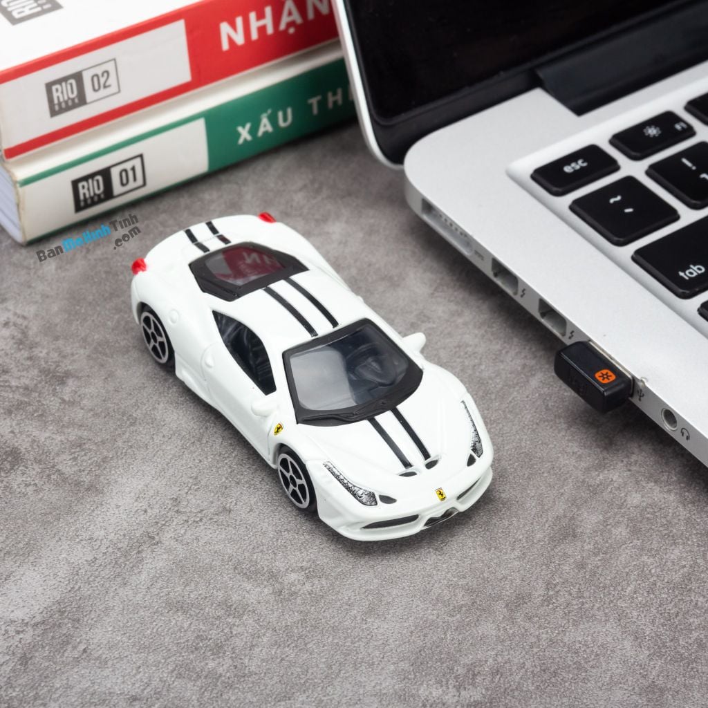Mô hình siêu xe Ferrari 458 Speciale 1:64 Bburago White giá rẻ (6)