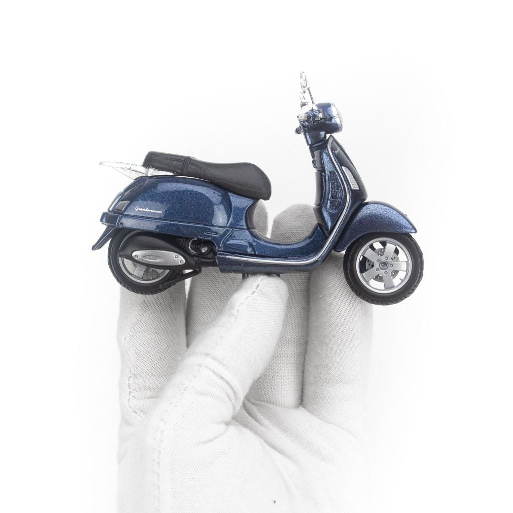 Mô hình xe Vespa Granturismo 2003 1:18 Maisto