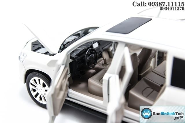 Mo-hinh-xe-Lexus-LX570-White-1-24-XLG