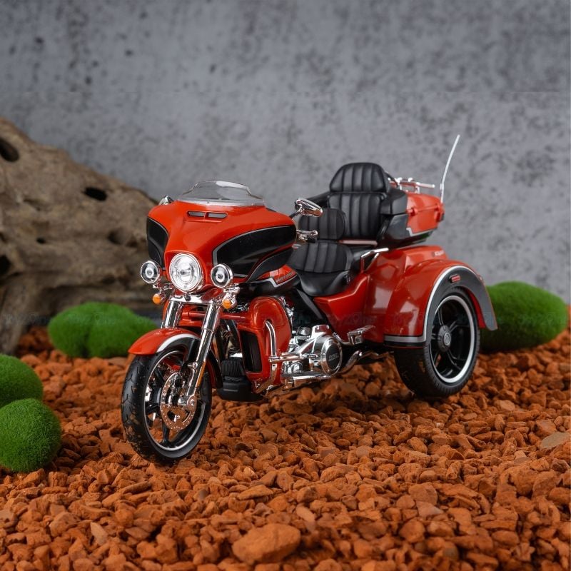 Mô hình xe mô tô Harley Davidson CVO Tri Glide 2021 1:12 Maisto
