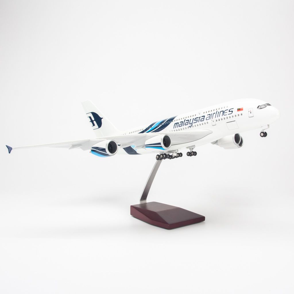 Mô hình máy bay Malaysia Airlines Airbus A380 47cm lắp ráp có đèn Everfly