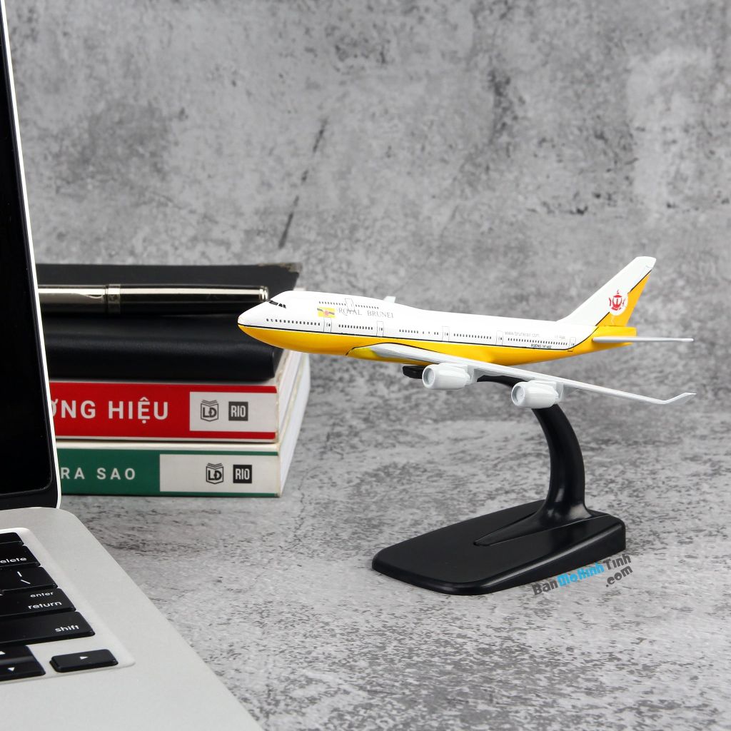 Mô hình máy bay tĩnh Royal Brunei Airlines Boeing B747 16cm Everfly giá rẻ (10)