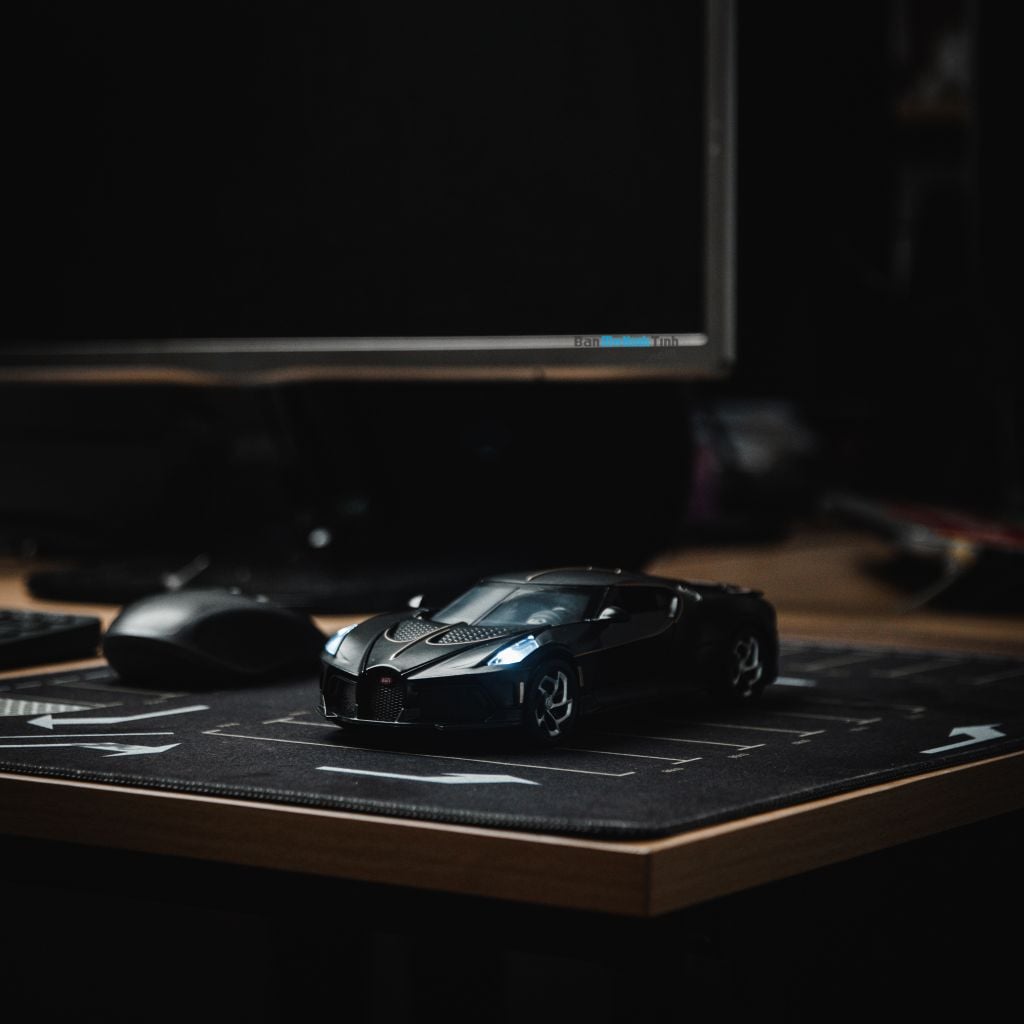 Mô hình xe Bugatti La Voiture Noire 1:24 Alloy Model