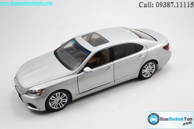 Mô hình xe Lexus LS600hL 1:18 Autoart