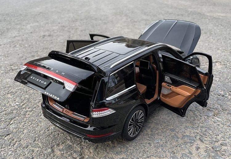  Mô hình xe Lincoln Avigator 2020 1:18 Dealer 