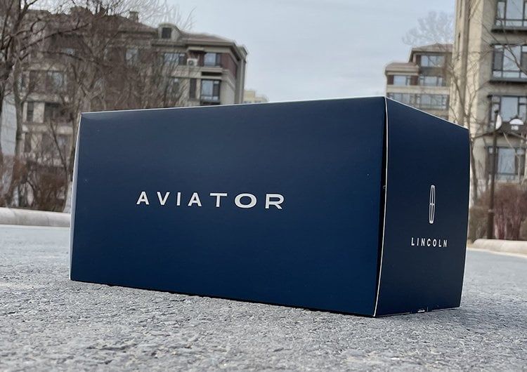  Mô hình xe Lincoln Avigator 2020 1:18 Dealer 