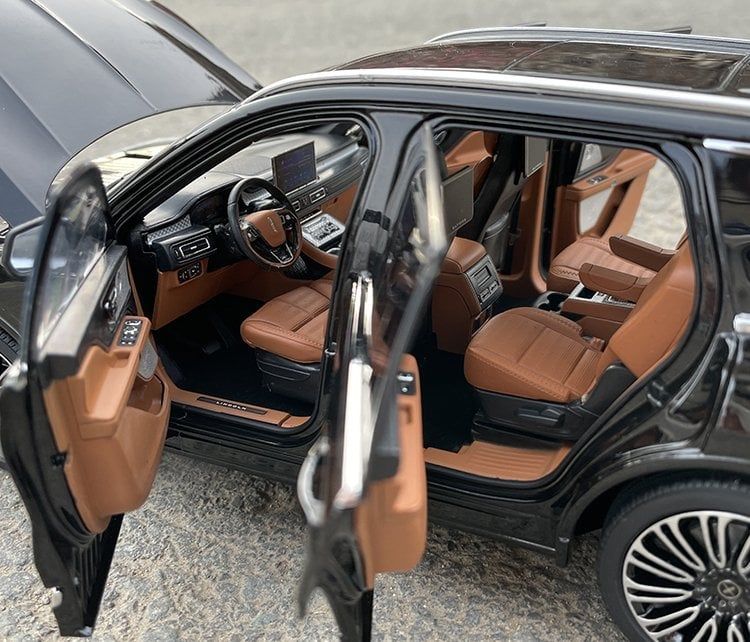  Mô hình xe Lincoln Avigator 2020 1:18 Dealer 