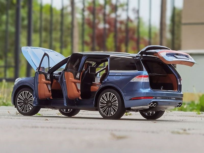  Mô hình xe Lincoln Avigator 2020 1:18 Dealer 