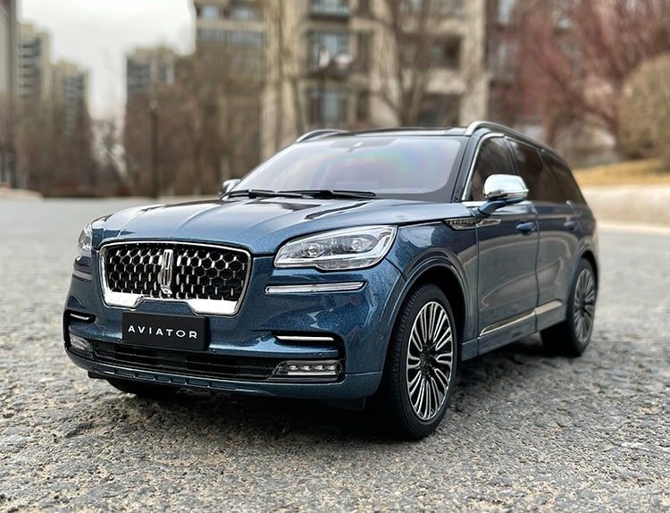  Mô hình xe Lincoln Avigator 2020 1:18 Dealer 