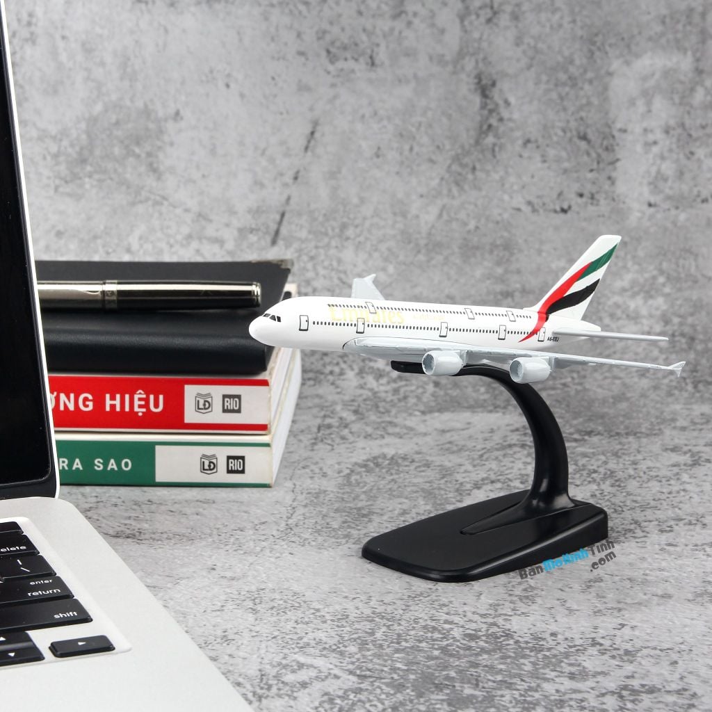Mô hình máy bay tĩnh Emirates Airbus A380 16cm Evefly giá rẻ (12)