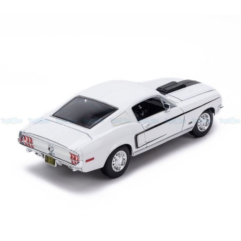 Mô hình xe Ford Mustang GT Cobra Jet 1968 1:18 MAISTO